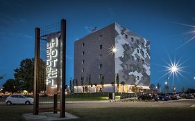 Hotel The Cube